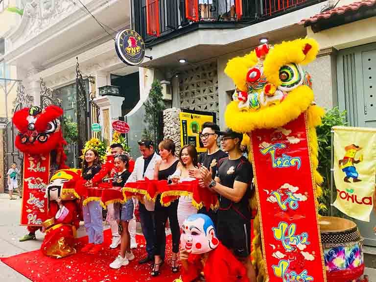 khai trương tiệm nail nên tặng gì