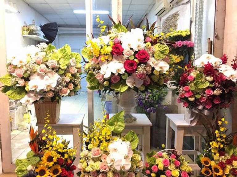 Shop hoa tươi Nhà Nhiều Hoa tặng khai trương