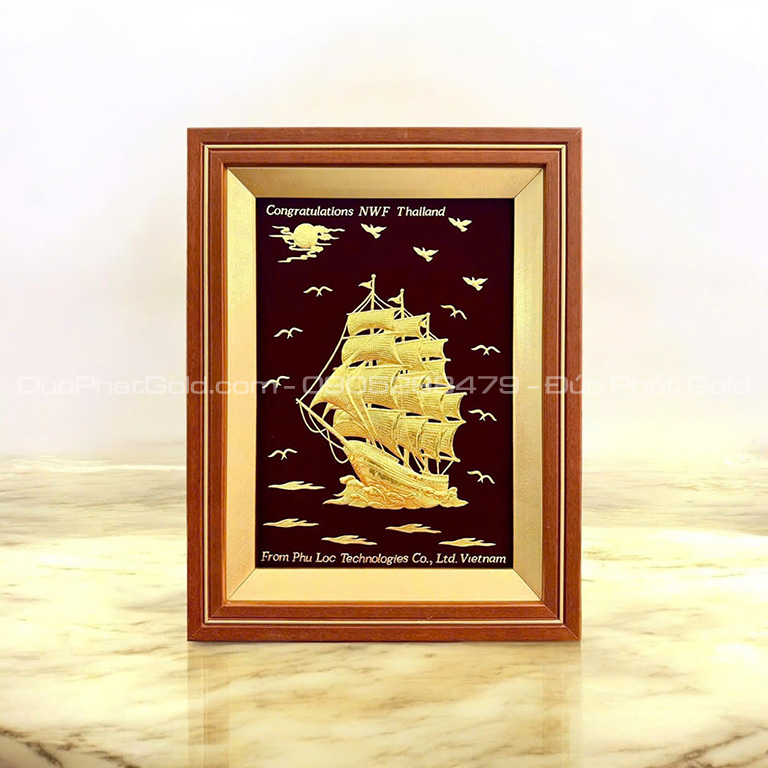 Quà tặng tranh dát vàng thiết kế theo thương hiệu